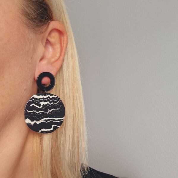 Black & White - Wave