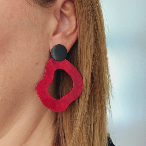 Wobbly Oval - Red