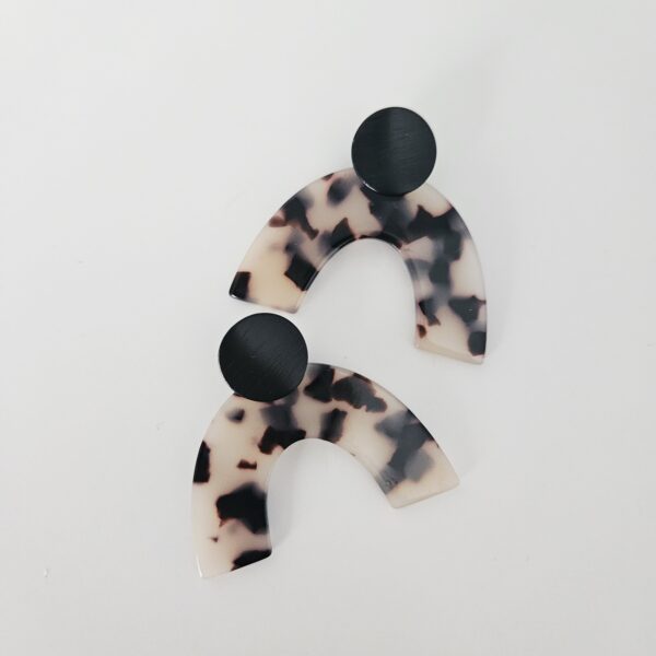 Wild Elegance - Arc & Black