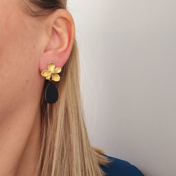 Midnight Dahlia - Oval